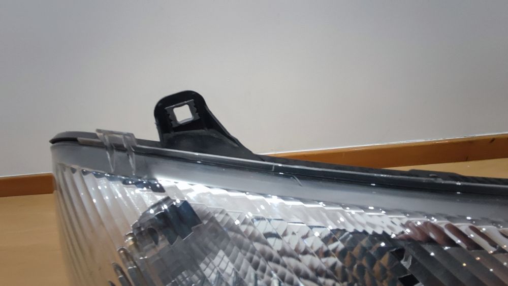 Farol Mercedes bi xenon