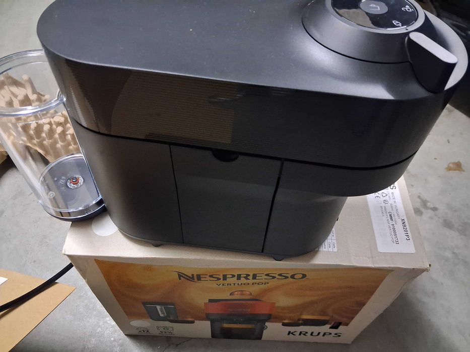 2 maquinas de café nespresso novas