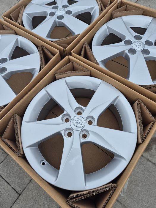 #T54S Alufelgi R16 5x100 Lexus CT200h od 2011 do 2025 Nowe