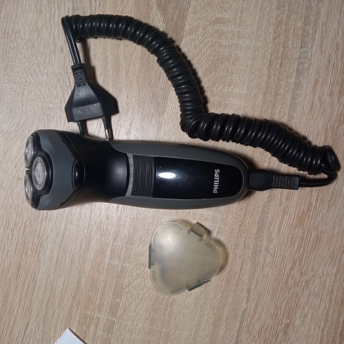 Електро бритва Philips Series 1000