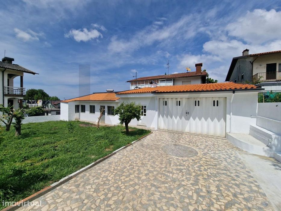 Terreno com Benfeitorias – 530 m2 – Arrifana, Santa Maria da Feira