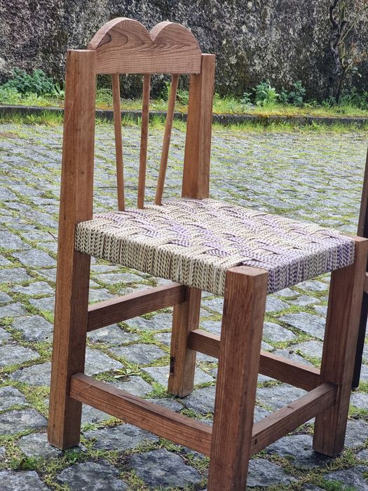 Vendo cadeiras de verga e madeira, ideais para decoração.