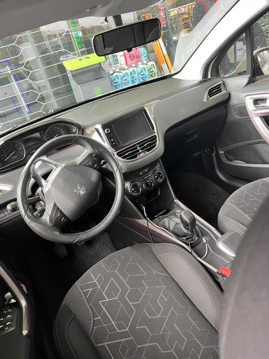 Продам власне авто Peugeot 2008
