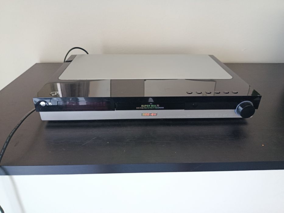Sistema Home Cinema LG 5.1 com HDD/DVD e 5 Colunas + Subwoofer
