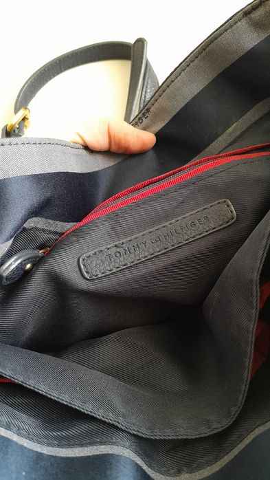 Stylowa torebka w paski Tommy Hilfiger  do ręki i na ramię