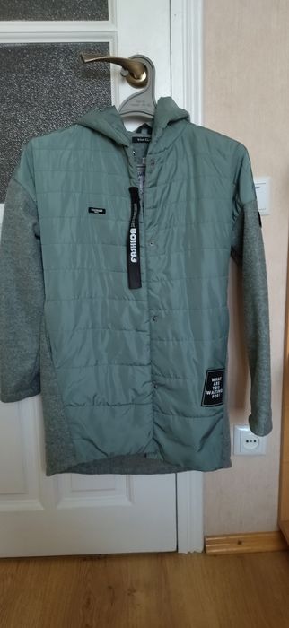 Продаю курточку весна осінь