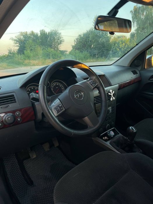 Astra H 1.6 бензин 2005 року