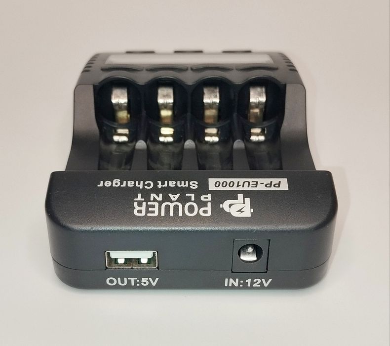 Інтелектуальний зарядний пристрій для  NiCd/NiMh (AA i AAA) PP-EU1000