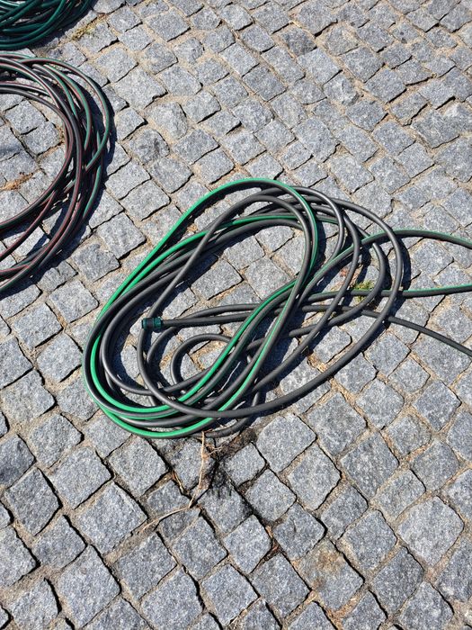 Lote Completo de Material de Rega – Mangueiras, Aspersores e Acessórios
