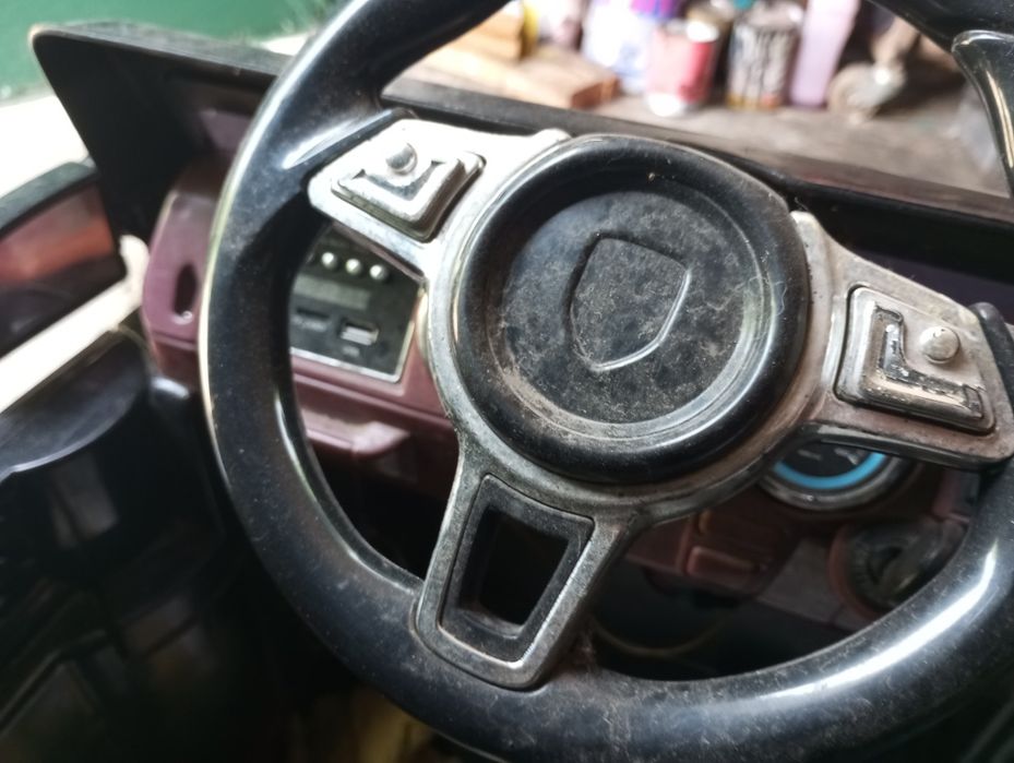 Дитячий mercedes v8 в хорошому стані