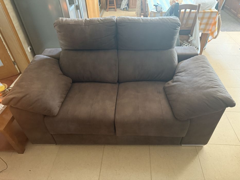 Sofa novo castanho
