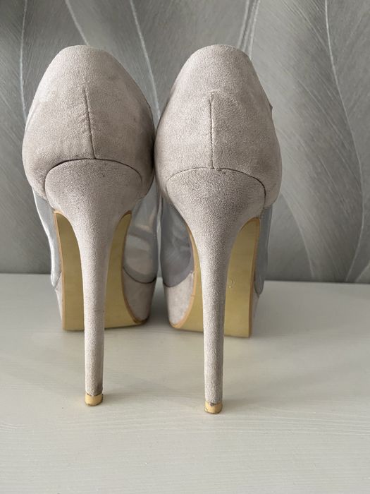 Туфлі жіночі, босоніжки