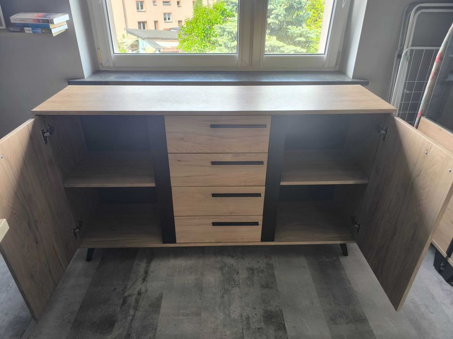 Komoda bez śladów użytkowania szer. 154 cm , wys. 89 cm , gł. 39 cm