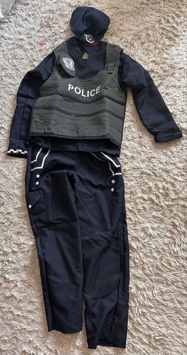 Disfarce de carnaval de policia menino