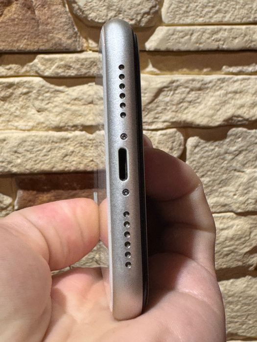 iPhone 11 64GB White, ідеальний стан, все працює
