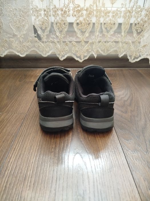 Кросівки на хлопчика.