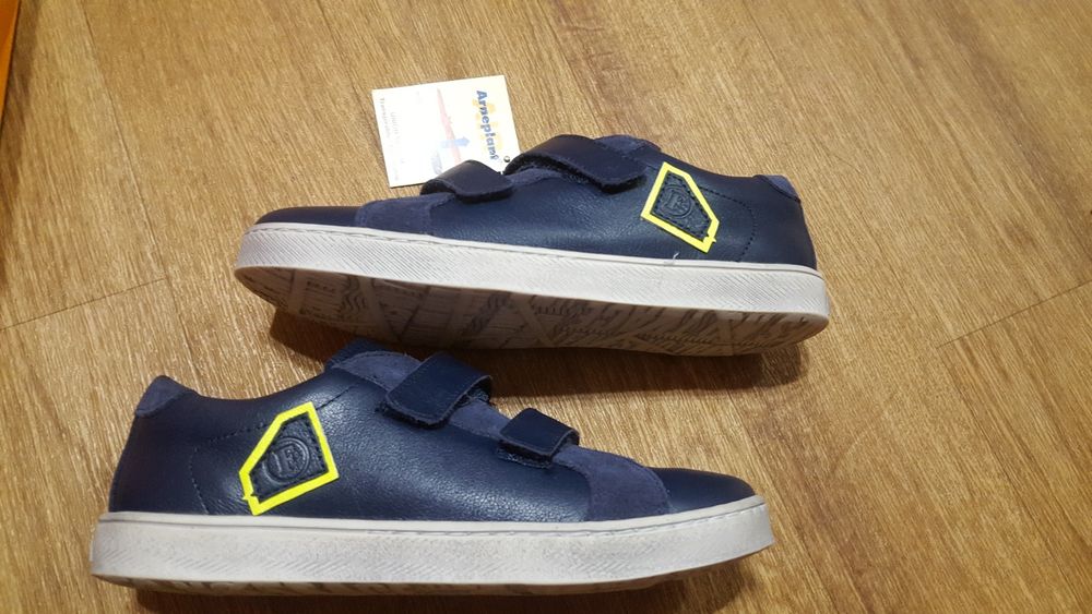 Продам туфли-кроссовки Froddo р.33