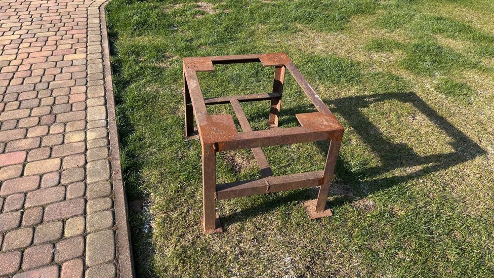 Metalowy stalowy postument konstrukcja wibratora do pustaków 81x60x51