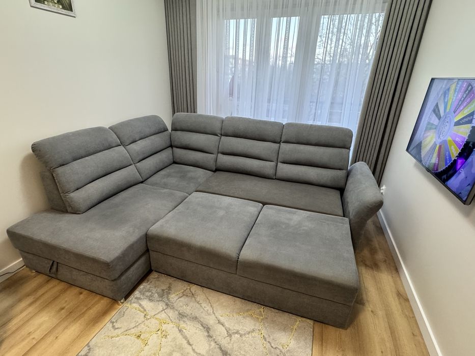 Narożnik z funckją spania i regulowanymi zagłówkami