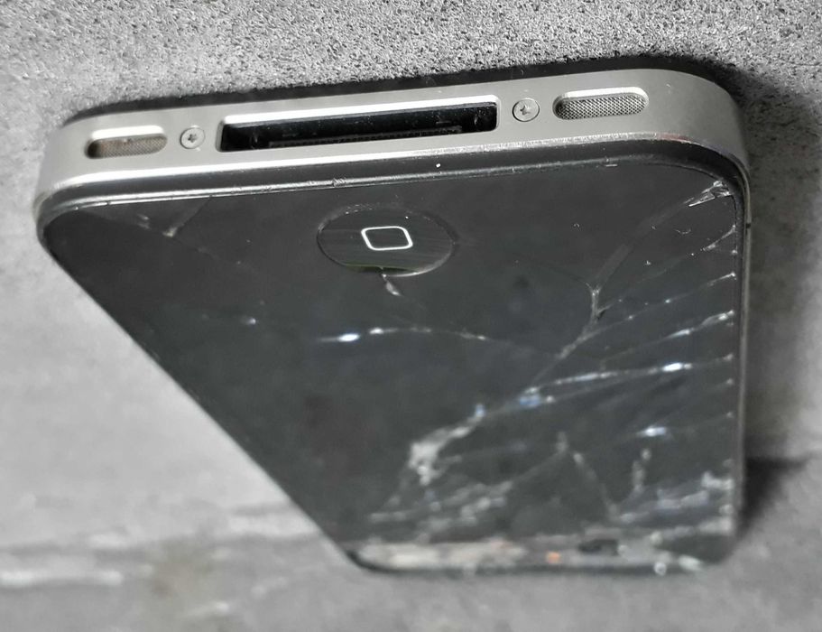 Сенсорний мобільний телефон IPhone A1332