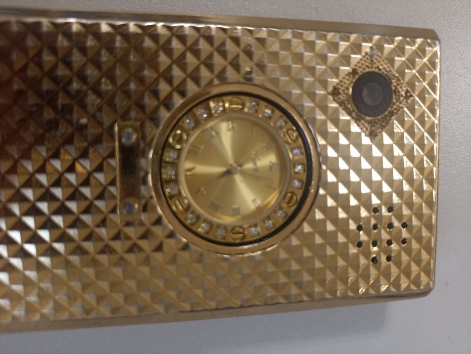 Телефон фирмы Cartier