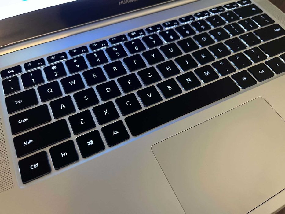 Huawei MateBook Ryzen 5 2500/8 GB RAM/256GB SSD – stan bardzo dobry