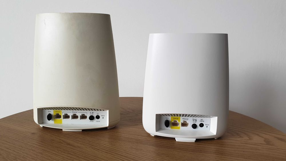 System Mesh Router Netgear Orbi RBS40 + satelita Netgear Orbi RBR20