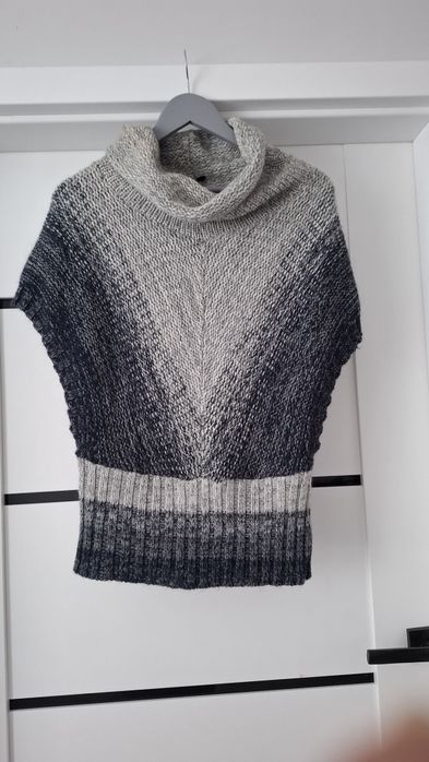 Sweter/ kamizelka z golfem, któtki Rękaw