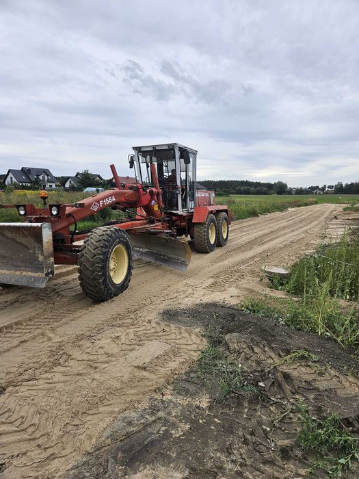 Usługi równiarką drogową