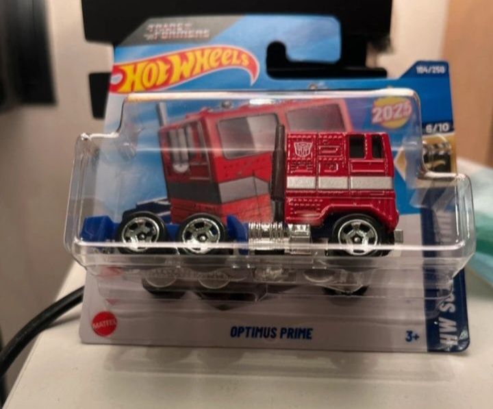 Optimus Prime Hot Wheels