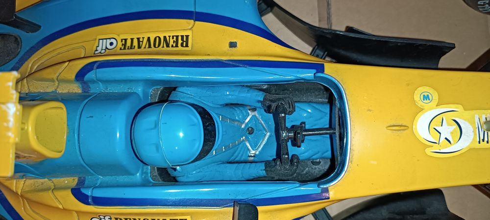 Carro formula 1 de grandes dimensões para restauro