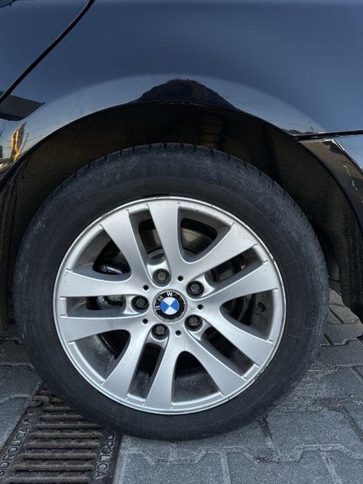 Продам bmw e90. 318.2.0
