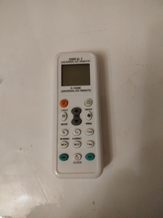 Пульт для кондиціонера універсальний.