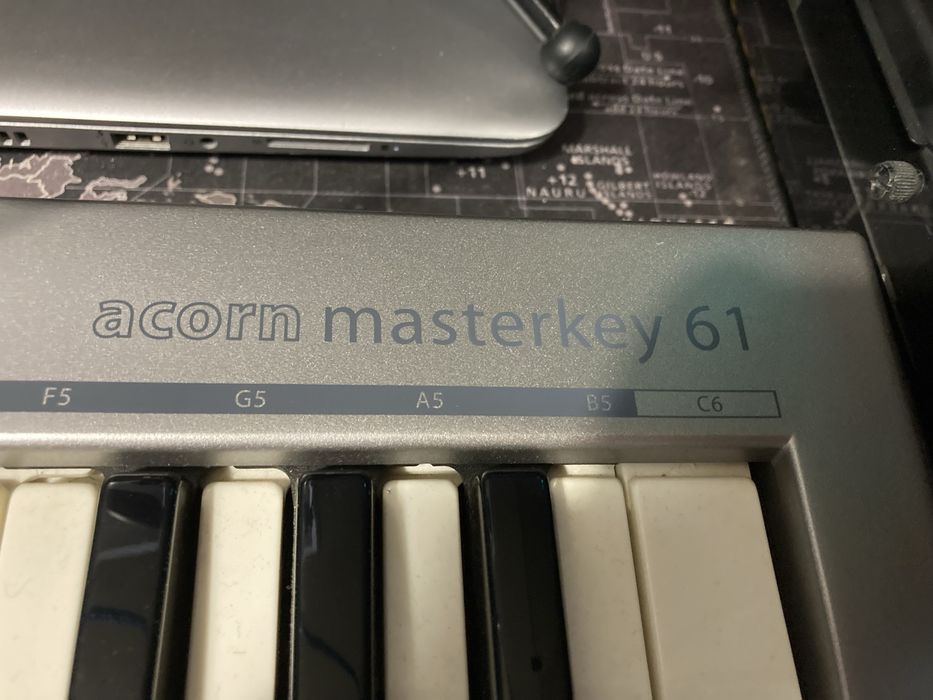 Controlador MIDI Acorn Masterkey 61 – Muito Bom  estado