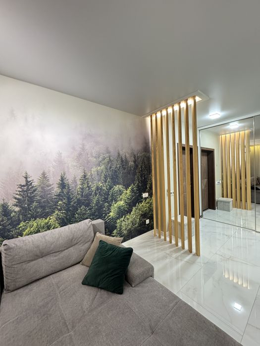 Трьохкімнатна квартра, вид на парк, дизайнерський ремонт для себе