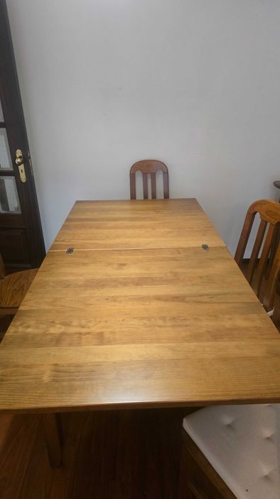 Mobília completa de sala — mesa de jantar extensível + 4 cadeiras