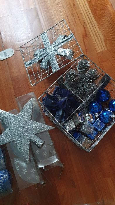 Enfeites decorações de natal azuis e prateadas