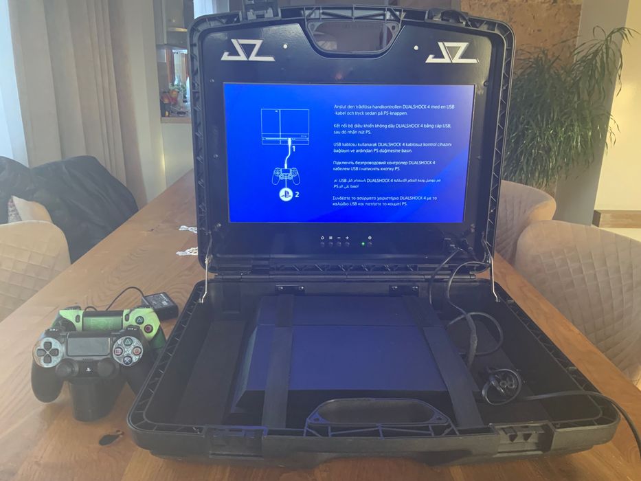 Przenośny monitor Jz Design Game Case + PS4+2 Pady z ładowarką