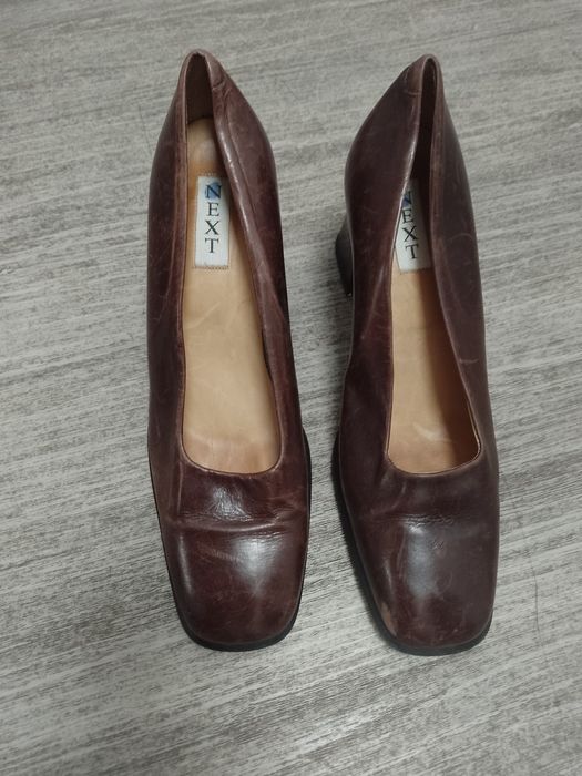 Sprzedam damskie buty rozmiar 40.