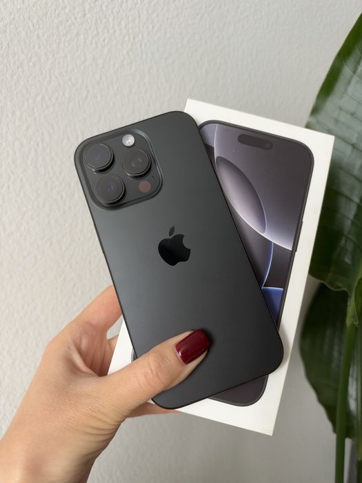 iPhone 16 Pro 256GB у кольорі Black Titanium