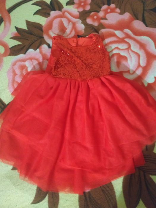 Платье для девочки 3-4 года нарядное
