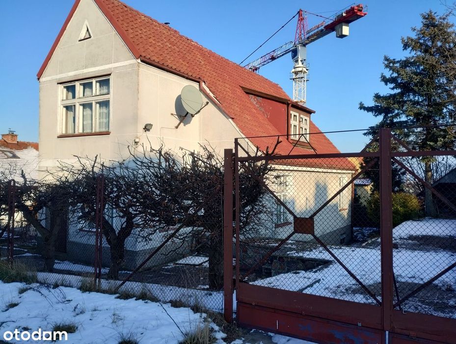 Działka w centrum miasta z domem do generalnego remontu bądź rozbiórki - Widok 2