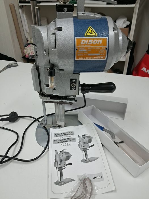 Máquina de corte/confecção