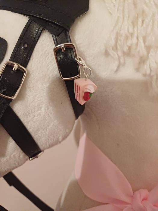 Charms różowe ciasto