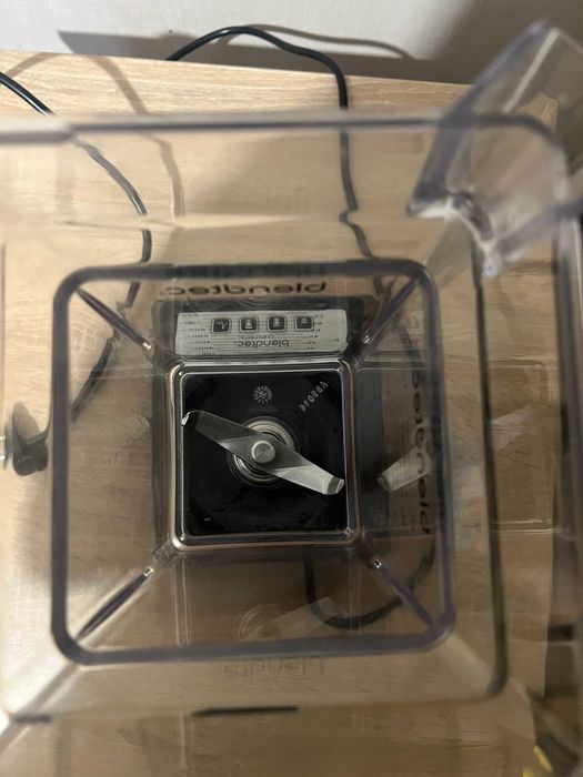 Профессиональный барный блендер EZ600 BlendTec