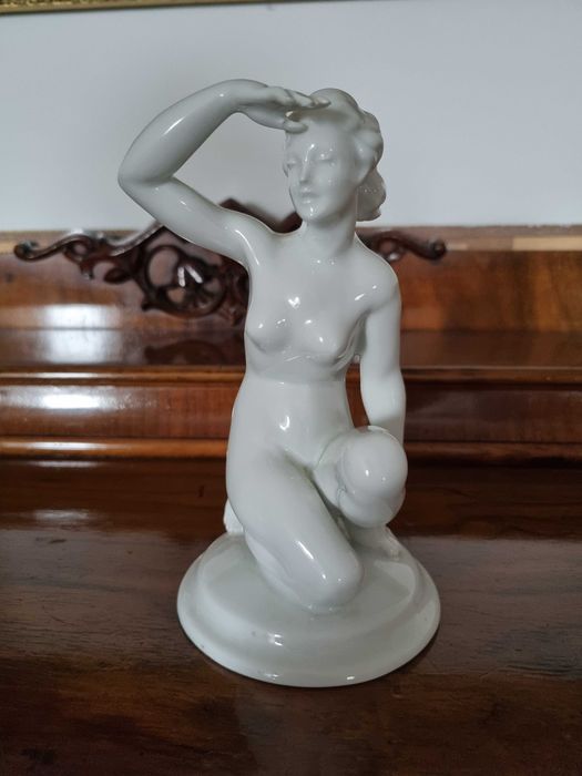 Stara Porcelanowa Figurka  Nagiej Kobiety Akt