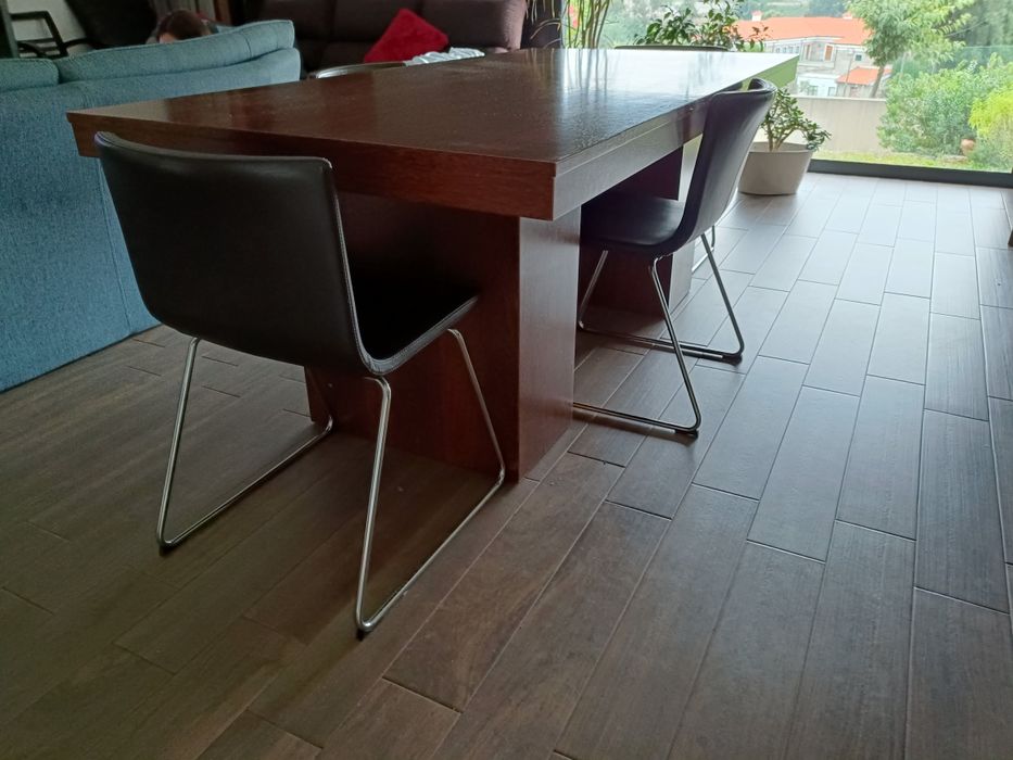 6 Cadeiras em pele, design moderno, muito confortáveis, como Novas