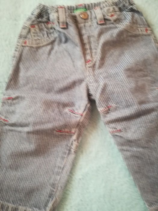 - Calças Benetton 9 meses novas