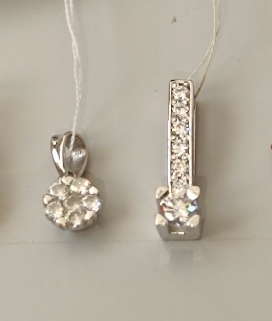 Кулон из золота с цирконием.