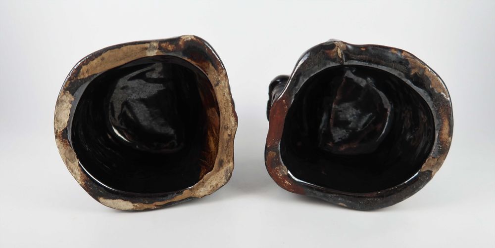 Par de esculturas em barro vidrado Séc. XVIII/XIX (Maria dos Cacos?)